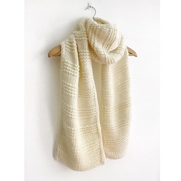 Old Navy Chunky Sweater-Knit Scarf Cream - Picture 2 of 11